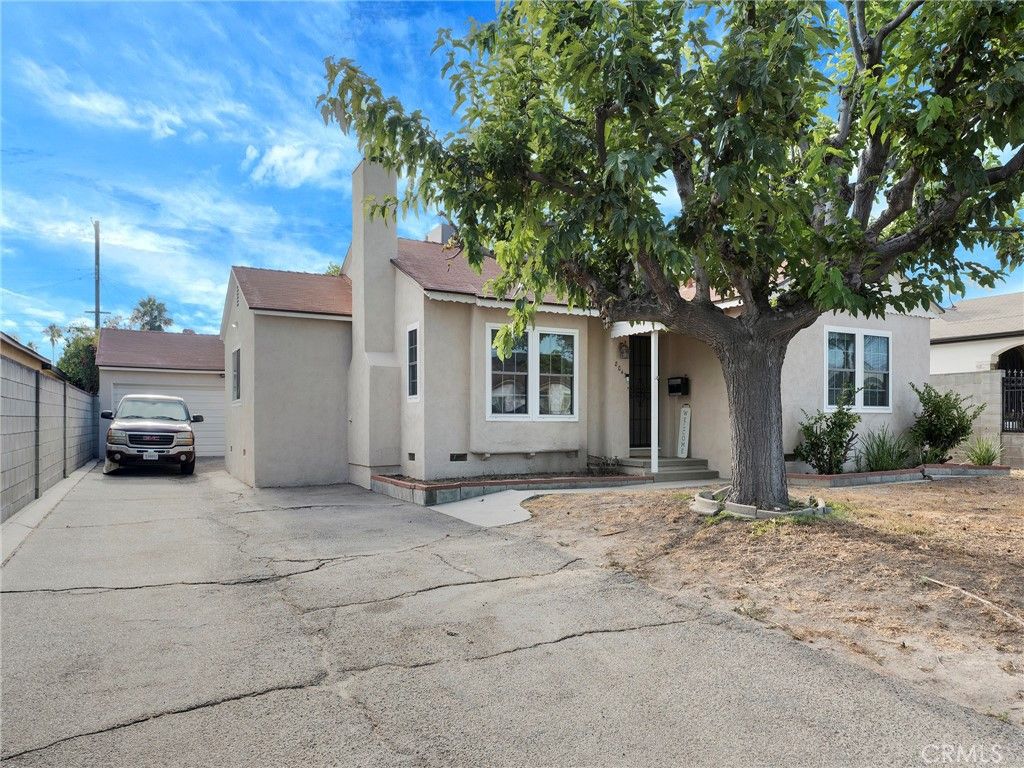 Image 4 of property listing at 8043 Rhodes, North Hollywood, CA 91605
