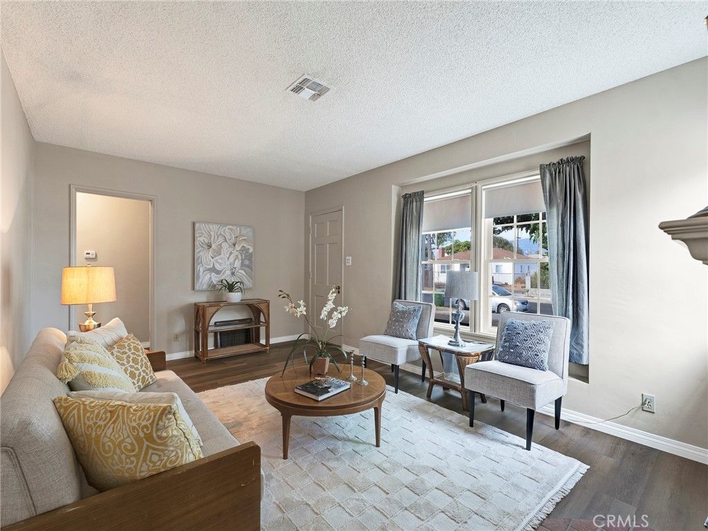 Image 6 of property listing at 8043 Rhodes, North Hollywood, CA 91605