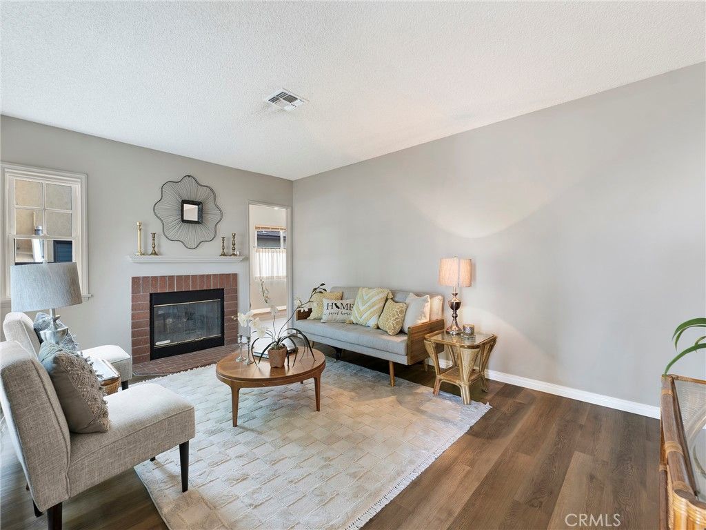 Image 7 of property listing at 8043 Rhodes, North Hollywood, CA 91605