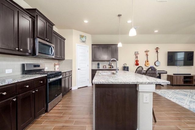 1907 Heritage Court, Cleburne, TX 76033