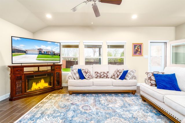 1907 Heritage Court, Cleburne, TX 76033