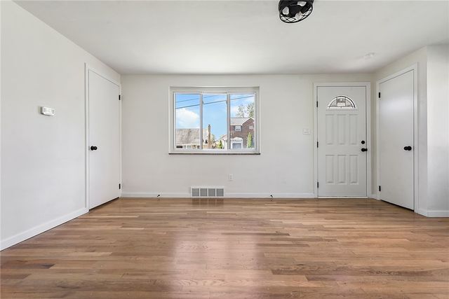 6424 Swan Dr, Verona, PA 15147