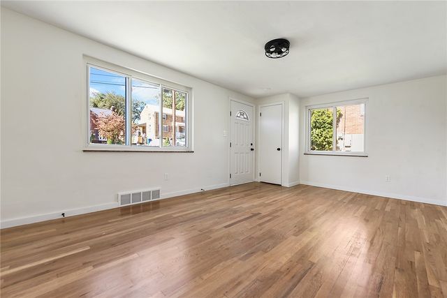 6424 Swan Dr, Verona, PA 15147