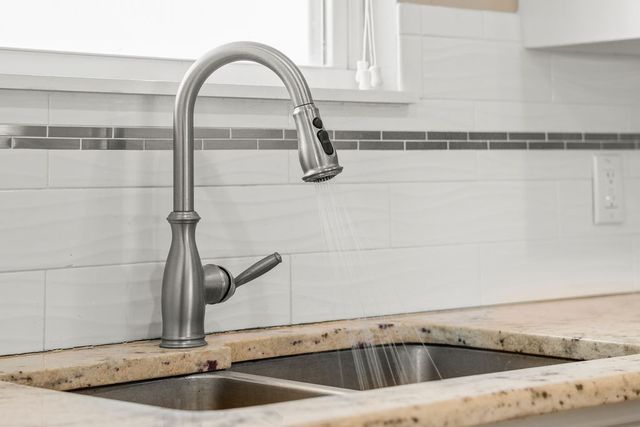 423 S 7th St, Port Aransas, TX 78373