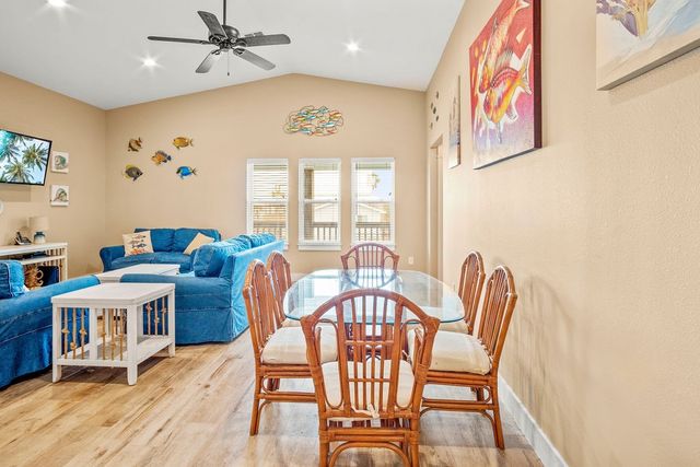 423 S 7th St, Port Aransas, TX 78373