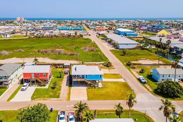 423 S 7th St, Port Aransas, TX 78373