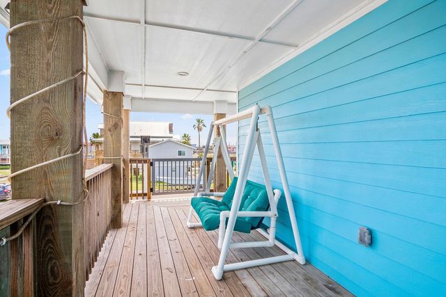 423 S 7th St, Port Aransas, TX 78373