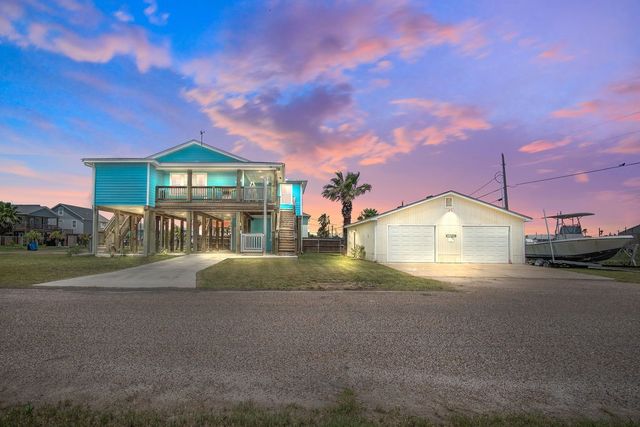 423 S 7th St, Port Aransas, TX 78373