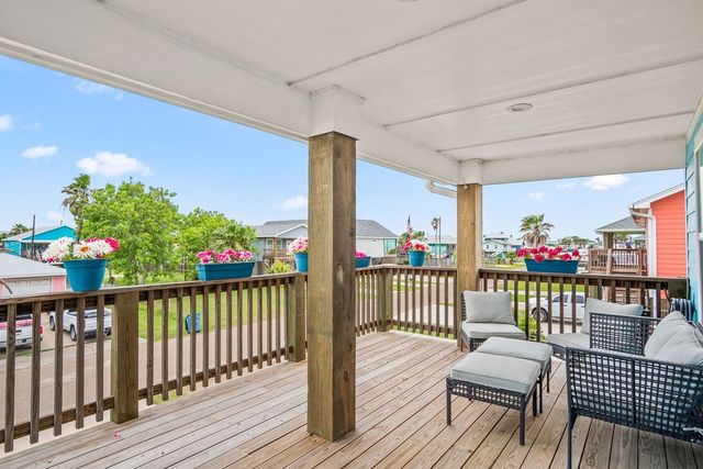 423 S 7th St, Port Aransas, TX 78373