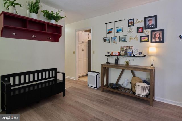 681 BERKSHIRE DR, State College, PA 16803