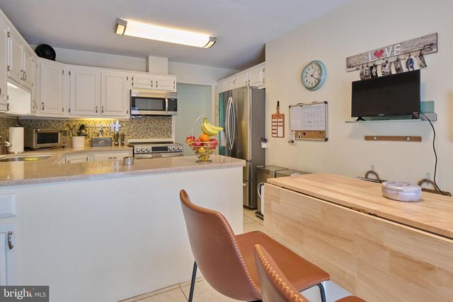 681 BERKSHIRE DR, State College, PA 16803