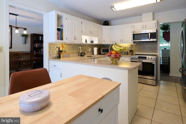 681 BERKSHIRE DR, State College, PA 16803