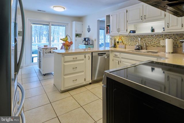 681 BERKSHIRE DR, State College, PA 16803