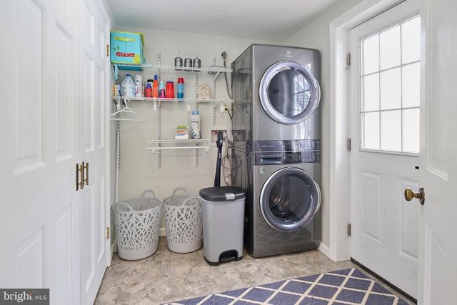 681 BERKSHIRE DR, State College, PA 16803