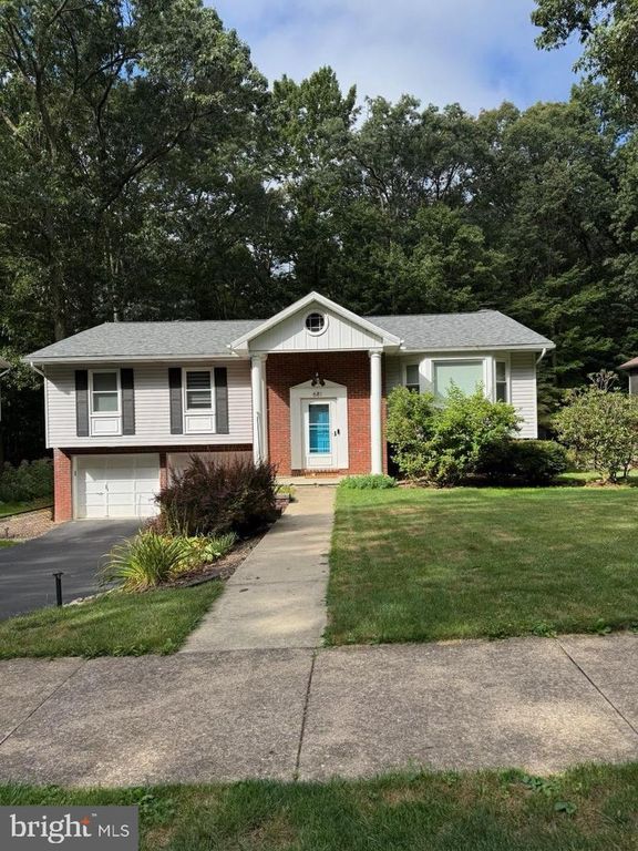 681 BERKSHIRE DR, State College, PA 16803