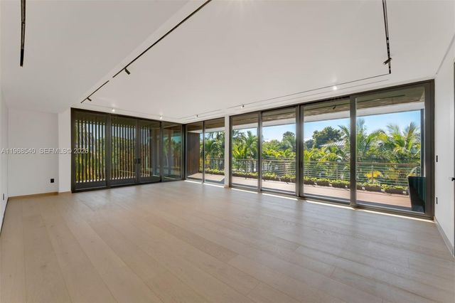 6450 SW 82nd St, Miami, FL 33143