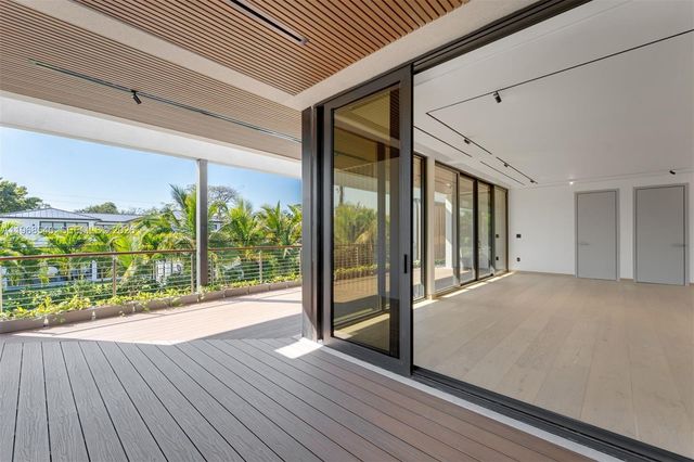 6450 SW 82nd St, Miami, FL 33143