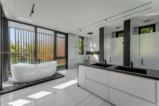 6450 SW 82nd St, Miami, FL 33143