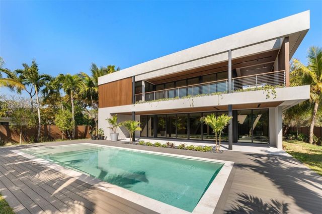 6450 SW 82nd St, Miami, FL 33143