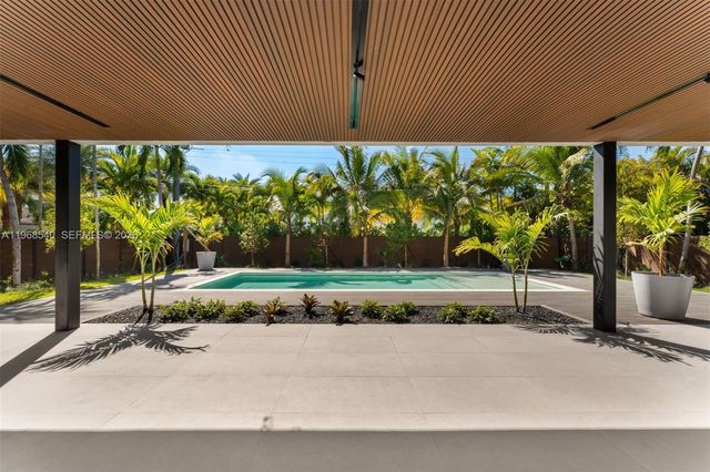 6450 SW 82nd St, Miami, FL 33143