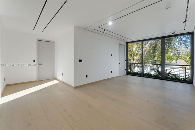 6450 SW 82nd St, Miami, FL 33143