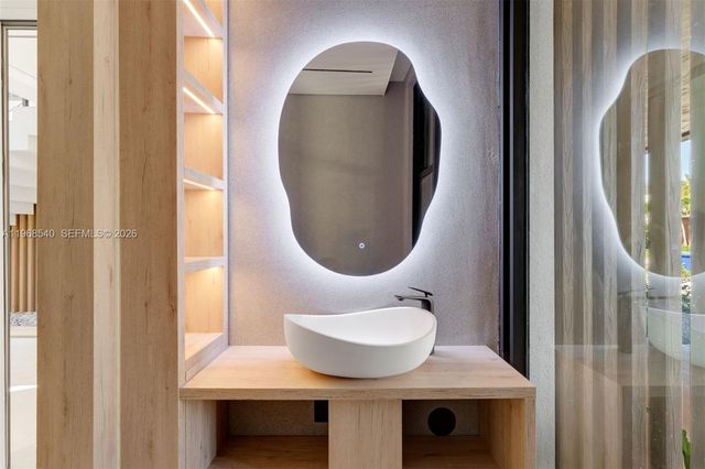 6450 SW 82nd St, Miami, FL 33143