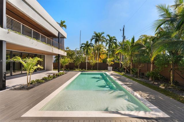 6450 SW 82nd St, Miami, FL 33143