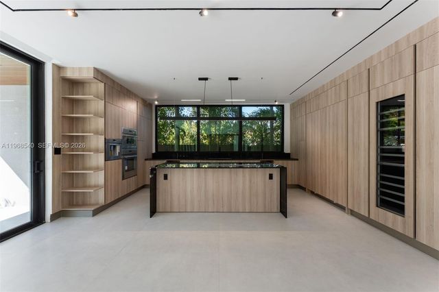 6450 SW 82nd St, Miami, FL 33143