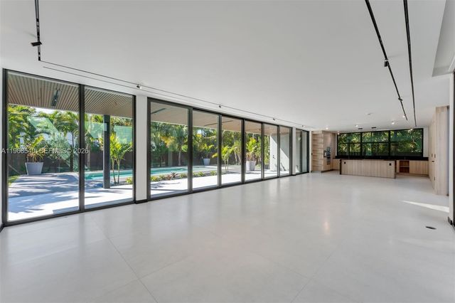 6450 SW 82nd St, Miami, FL 33143