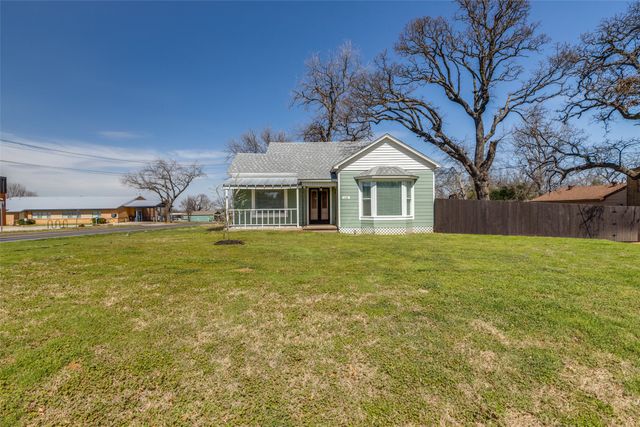 108 W Grove Street, Pilot Point, TX 76258