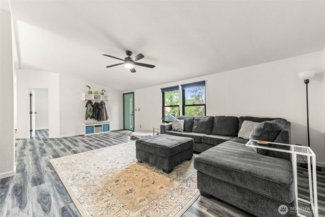 19536 Abbey Lane SE, Bucoda, WA 98530