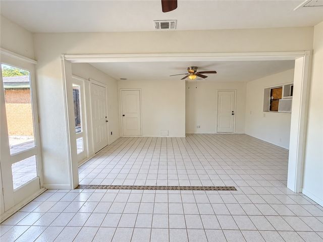 1118 Alexandria Dr, Corpus Christi, TX 78412