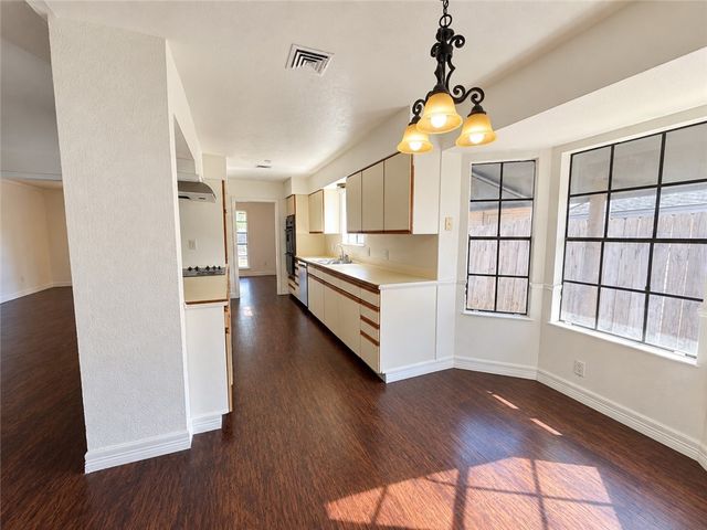 1118 Alexandria Dr, Corpus Christi, TX 78412