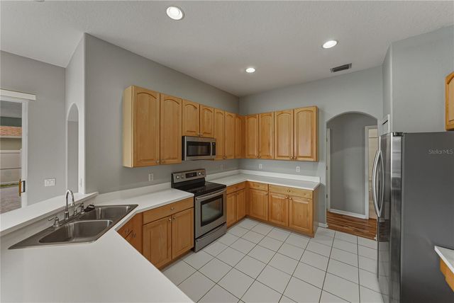 24647 BLAZING TRAIL WAY, Land O Lakes, FL 34639