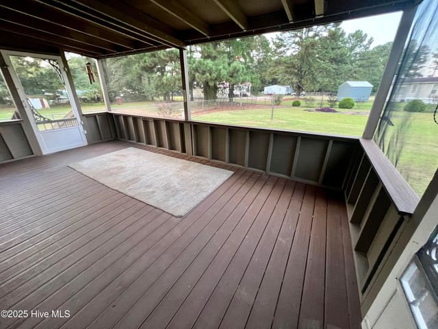 5741 Dean Drive, Washington, NC 27889