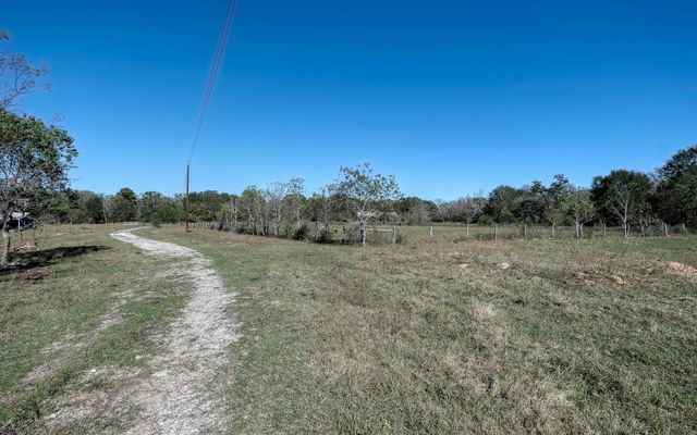 35684 Howell Road, Waller, TX 77484