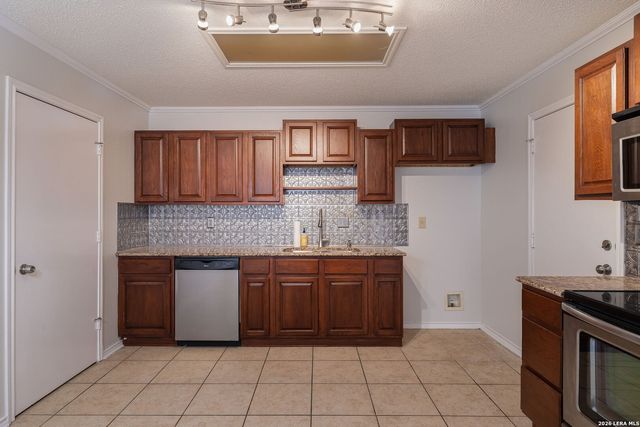 7025 Tourant, San Antonio, TX 78240