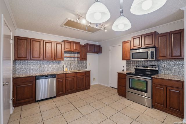 7025 Tourant, San Antonio, TX 78240
