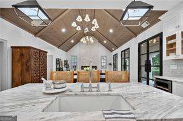 111 Lakeview Drive, Carrollton, GA 30117