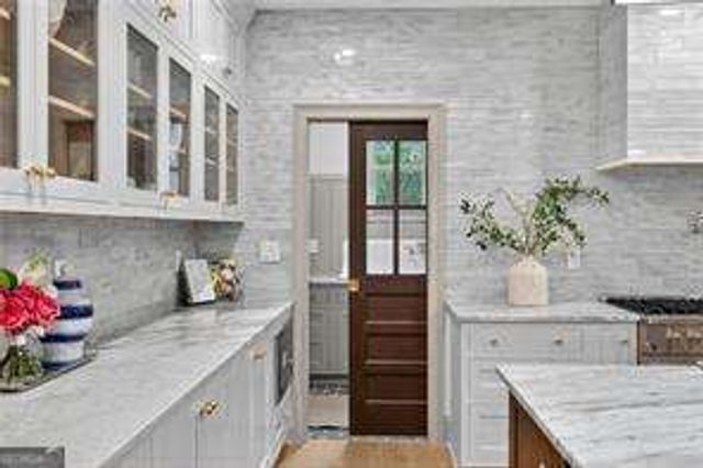 111 Lakeview Drive, Carrollton, GA 30117