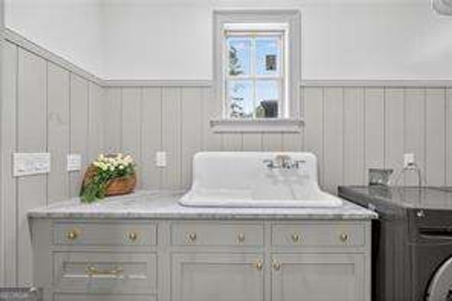 111 Lakeview Drive, Carrollton, GA 30117