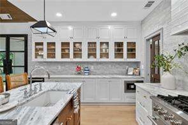 111 Lakeview Drive, Carrollton, GA 30117