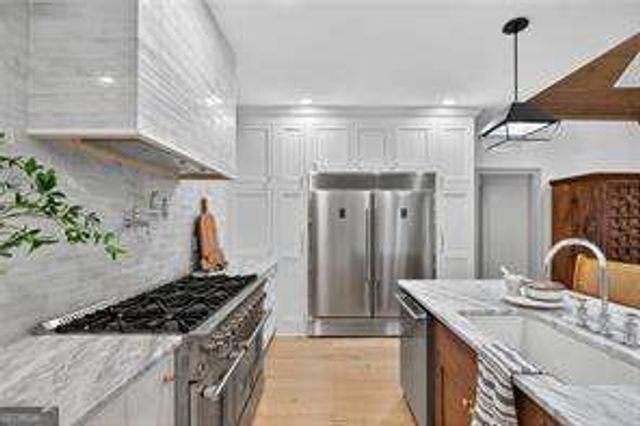 111 Lakeview Drive, Carrollton, GA 30117