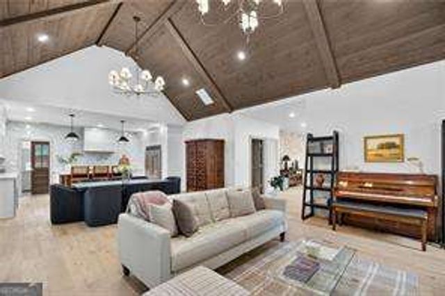 111 Lakeview Drive, Carrollton, GA 30117