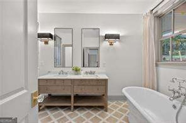 111 Lakeview Drive, Carrollton, GA 30117