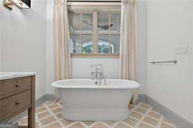 111 Lakeview Drive, Carrollton, GA 30117