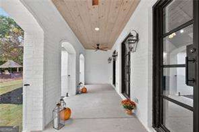 111 Lakeview Drive, Carrollton, GA 30117