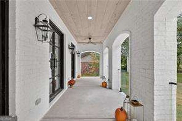 111 Lakeview Drive, Carrollton, GA 30117