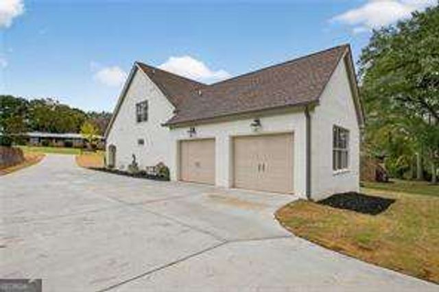 111 Lakeview Drive, Carrollton, GA 30117