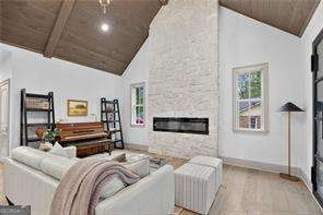 111 Lakeview Drive, Carrollton, GA 30117